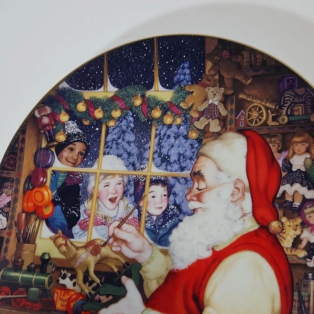 Avon Fine Collectables Santa's Loving Touch VTG 1996 Porcelain Christmas Plate - Picture 2 of 8